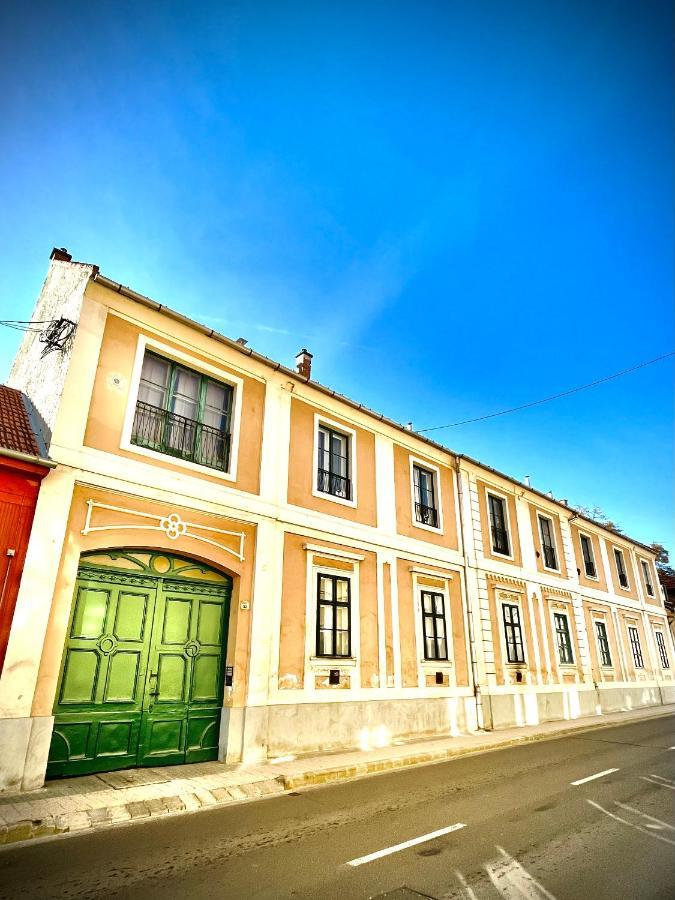 Green Apartman Eger Exterior photo